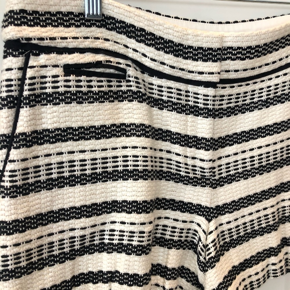 NWOT Loft Riviera Short. - Picture 2 of 5